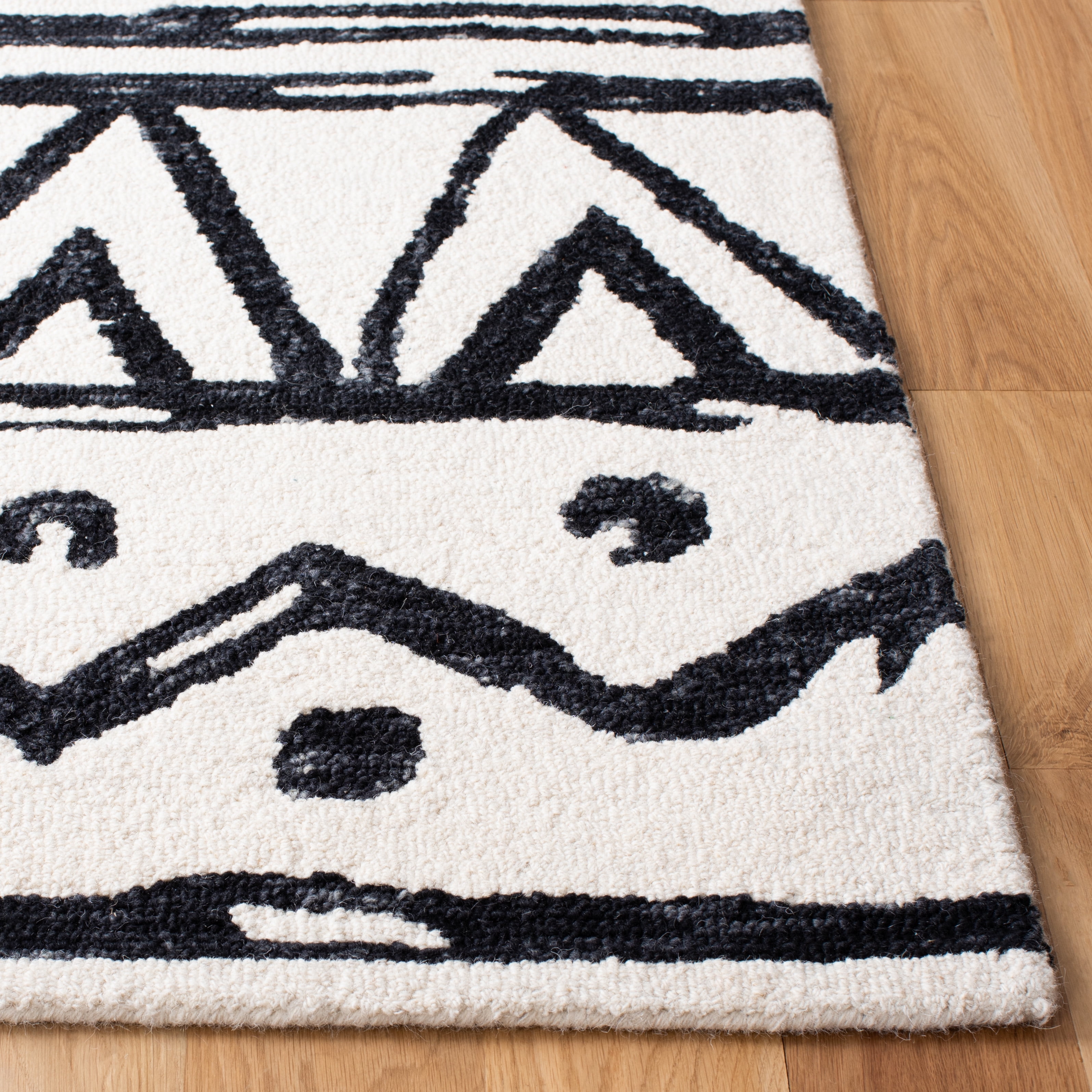 SAFAVIEH Metro Jarred Diamond Runner Rug, Black/Ivory, 2'3" x 9'