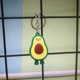 thumbnail image 4 of Llavero de aguacate - Lindo llavero con forma de fruta de aguacate - Lindo llavero Accesorio de moda Regalo perfecto, Verde, Amarillo y Marrón, Niña, 4 of 5