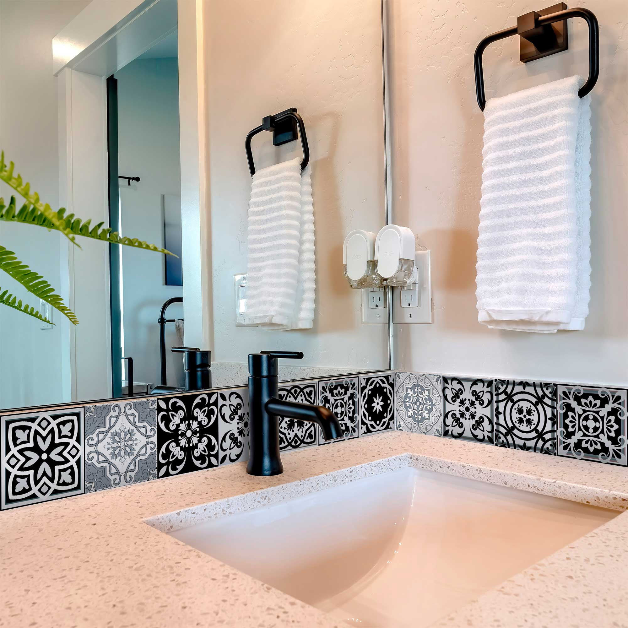 Mi Alma Peel & Stick Tiles - Black White Flowers Vinyl Backsplash 12x12