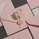 thumbnail image 1 of Un paquete de 5 (19 × 13 cm) exquisitos sobres románticos de color rosa, sobres pequeños y frescos, carta de amor romántica simple, paquete de papelería, pegatinas con sello de cera, boda, Navidad, cu, 1 of 5