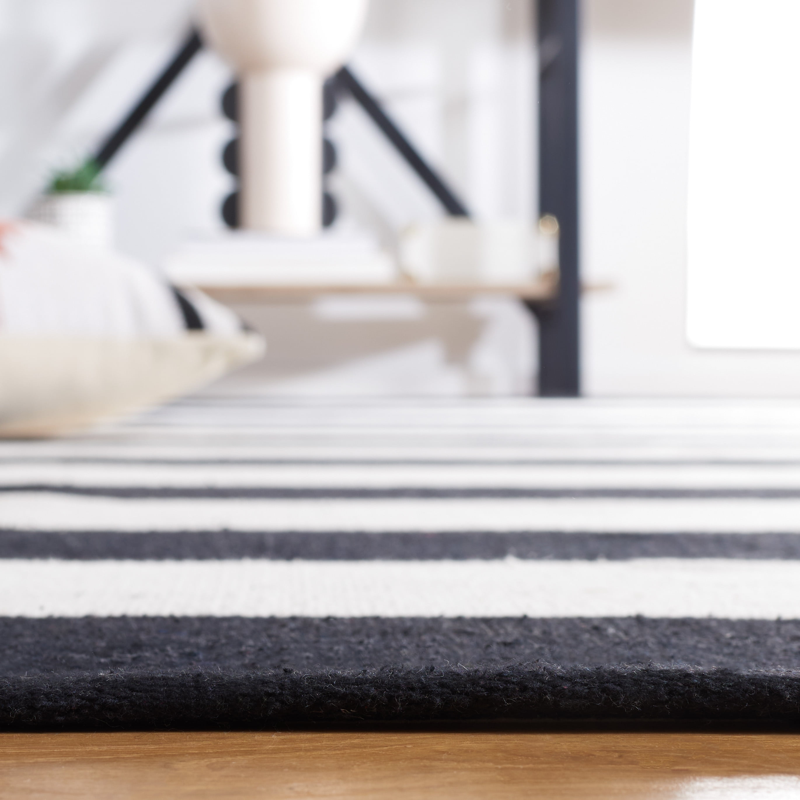 SAFAVIEH Montauk Saranna Geometric Cotton Area Rug, Black/Ivory, 10' x 10' Square