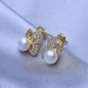thumbnail image 3 of Pendientes de perlas naturales de agua dulce LSOOYH, ideales para bodas y fiestas, con circonitas cúbicas y forma de mariposa., 3 of 5
