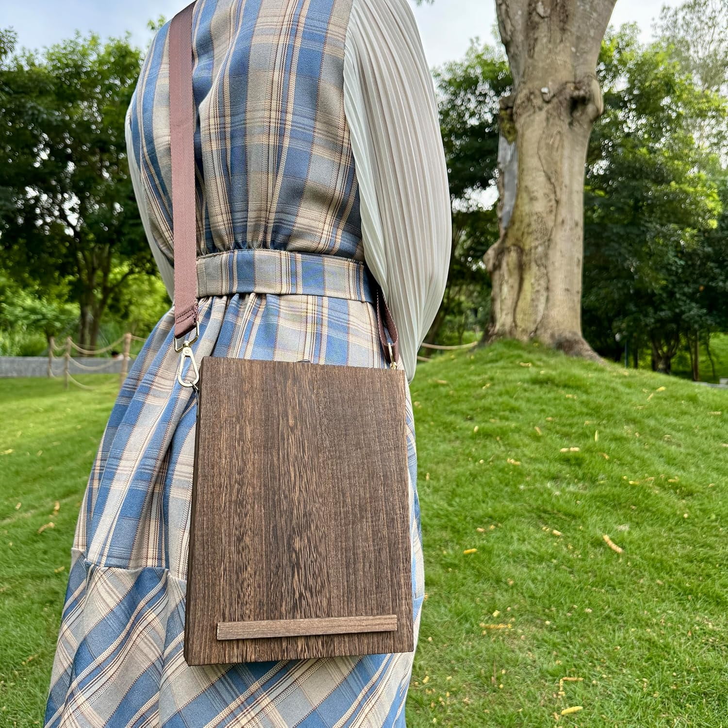 Handmade Wooden Writers Messenger Box Bag, Retro Crossbody Sketch Tool Organizer with Adjustable Strap, Portable Artist Storage Case for Brushes, Pens & Outdoor Painting