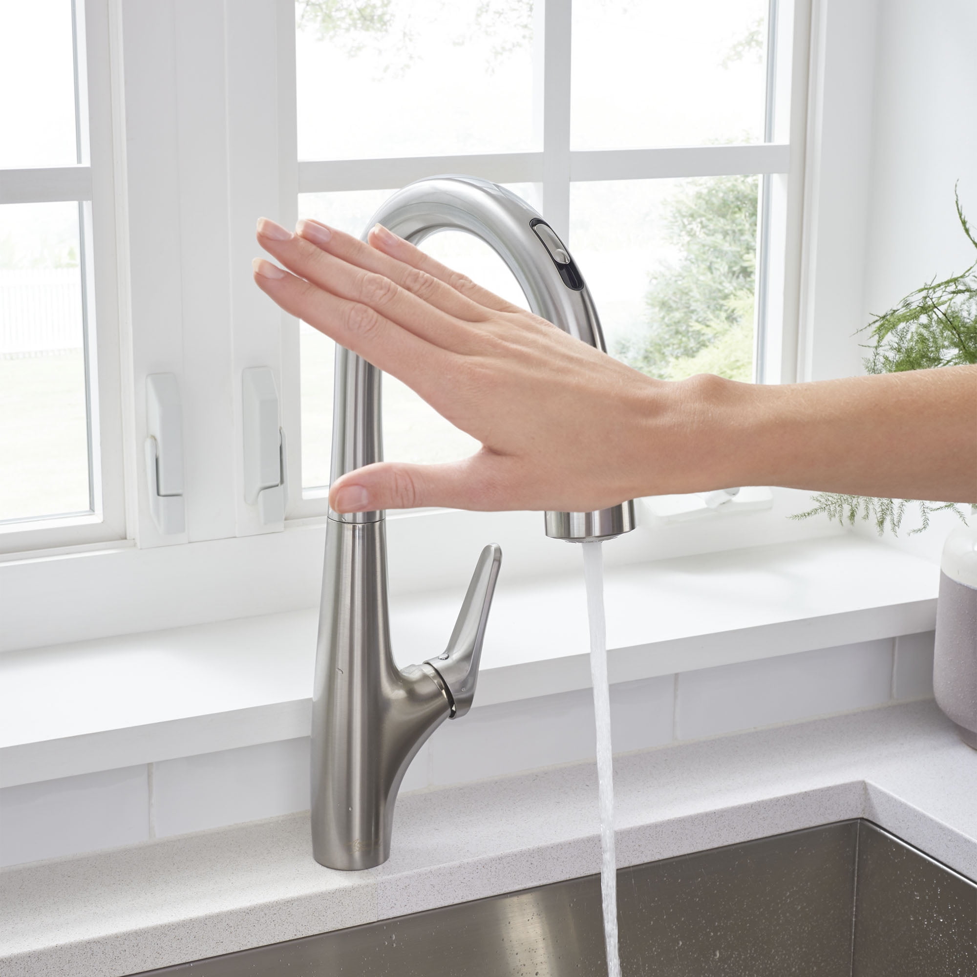 American Standard Avery Selectronic Single-Handle Pull-Down Sprayer Kitchen Faucet in Stainless Steel