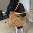 thumbnail image 4 of Bolso Compras Elegante Mano Informal para Mujer Hombro Diario Acolchado Color Sólido, 4 of 9