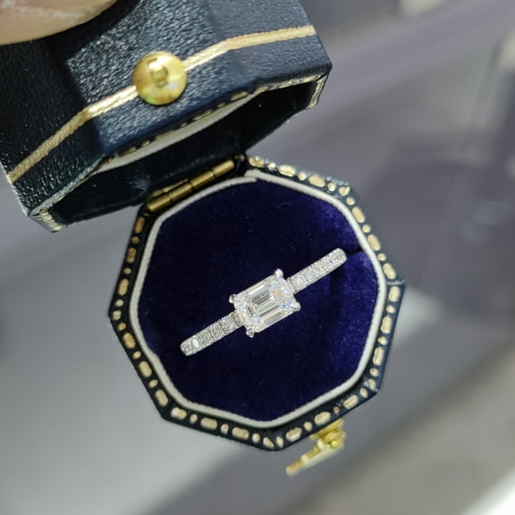 18k White Gold and Diamond Ring Gia certified. 0.50CT