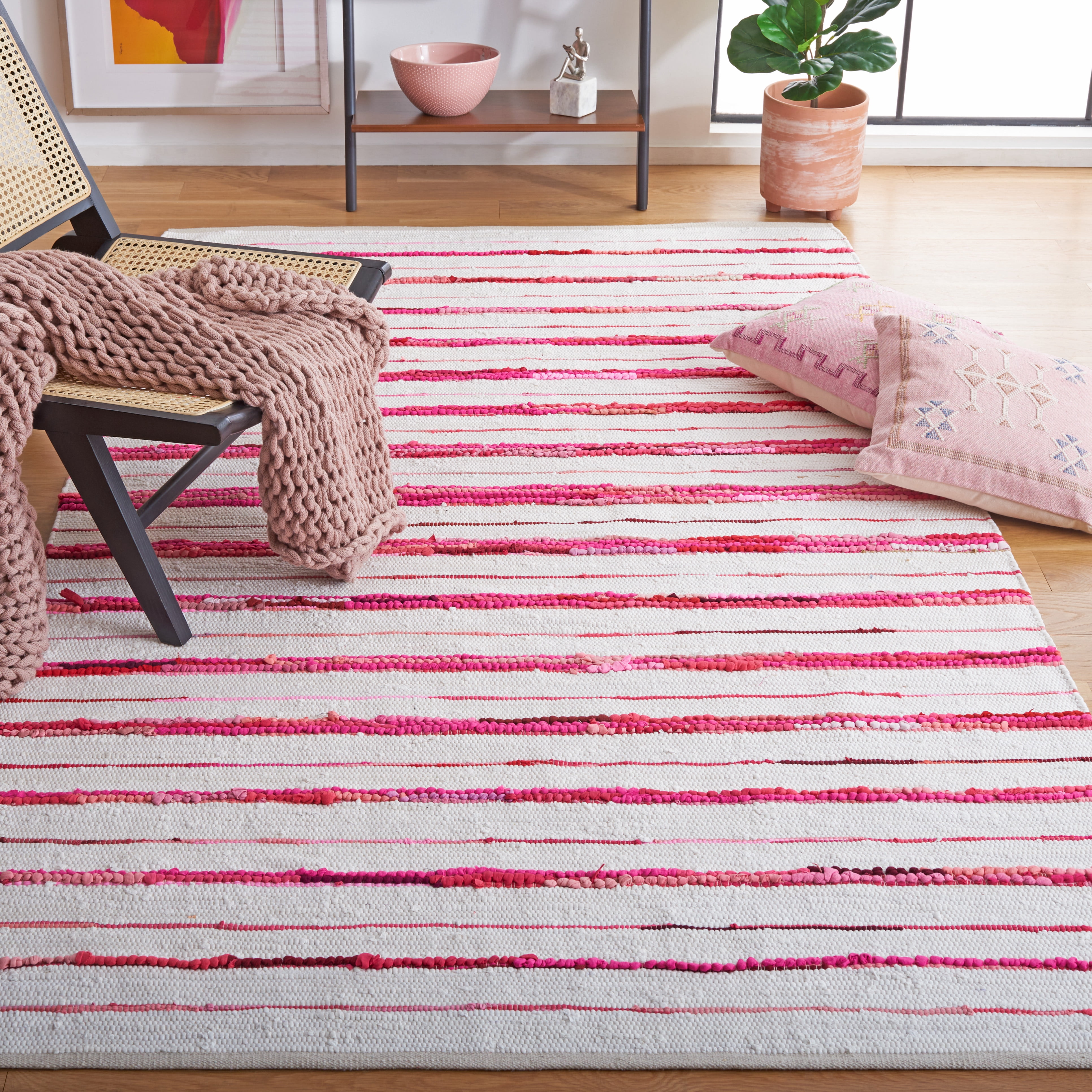 SAFAVIEH Montauk Rowena Striped Area Rug, Red/Ivory, 4' x 6'
