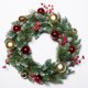 thumbnail image 1 of Corona navideña de PVC flocado verde de 60cm de diámetro con bolas y guirnalda de frutos rojos para decoraciones navideñas, 1 of 4