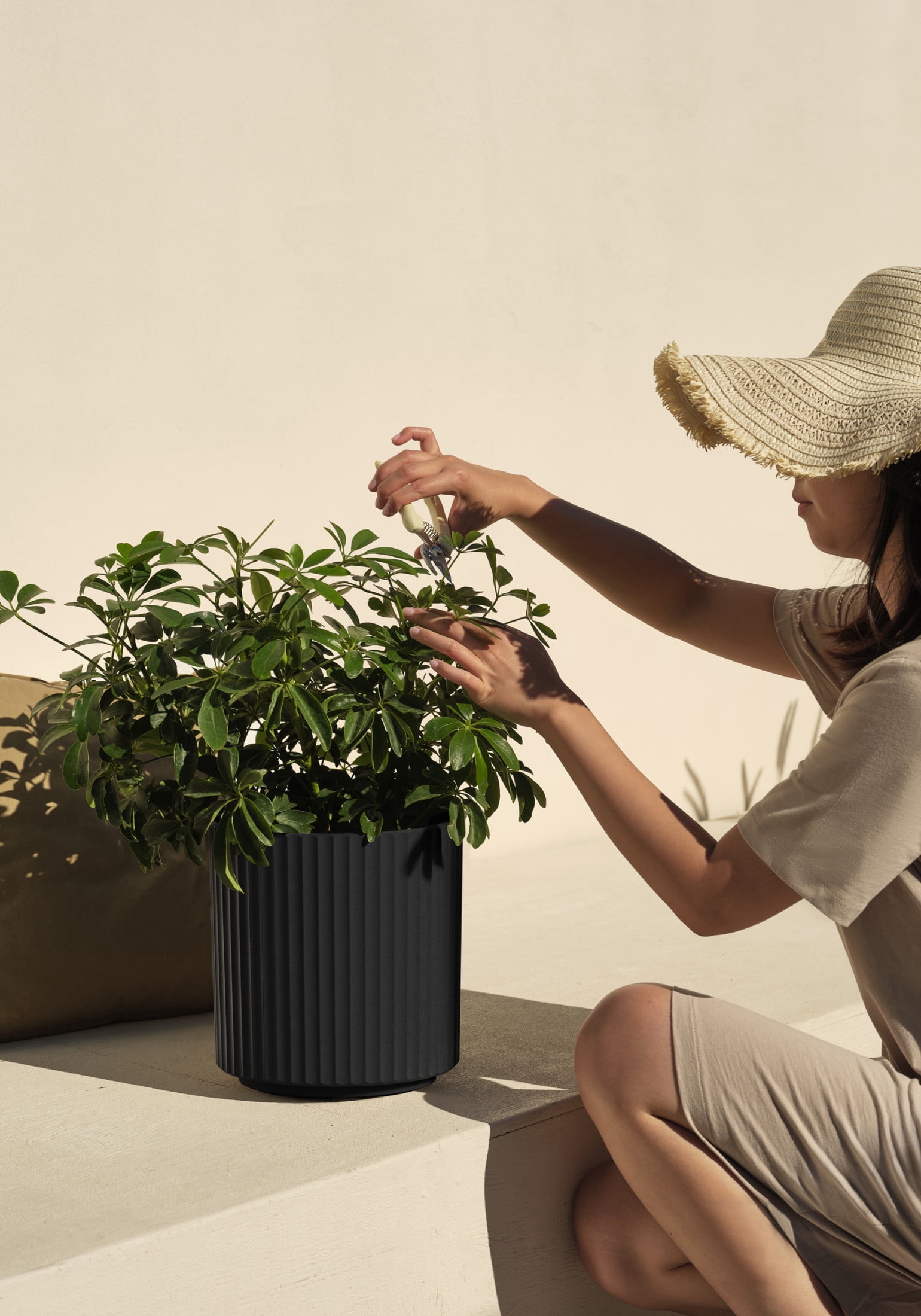 Veradek Demi Series  12" Plastic-Stone Planter - Black