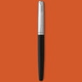 thumbnail image 2 of Pluma estilográfica Parker Jotter Originals, acabado negro clásico, plumín mediano, tinta negra Parker Unisex, 2 of 5