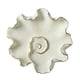 thumbnail image 4 of Adorno de pared de resina 3D con forma de hoja de loto, escultura de pared para sala de estar o dormitorio. Hoja de loto beige M, 4 of 8