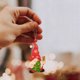 thumbnail image 5 of Adorno navideño de gnomo de madera | Colgante decorativo de Papá Noel hecho a mano con cuerda para colgar, ideal para decorar el árbol de Navidad, fiestas navideñas, el hogar y escaparates., 5 of 6