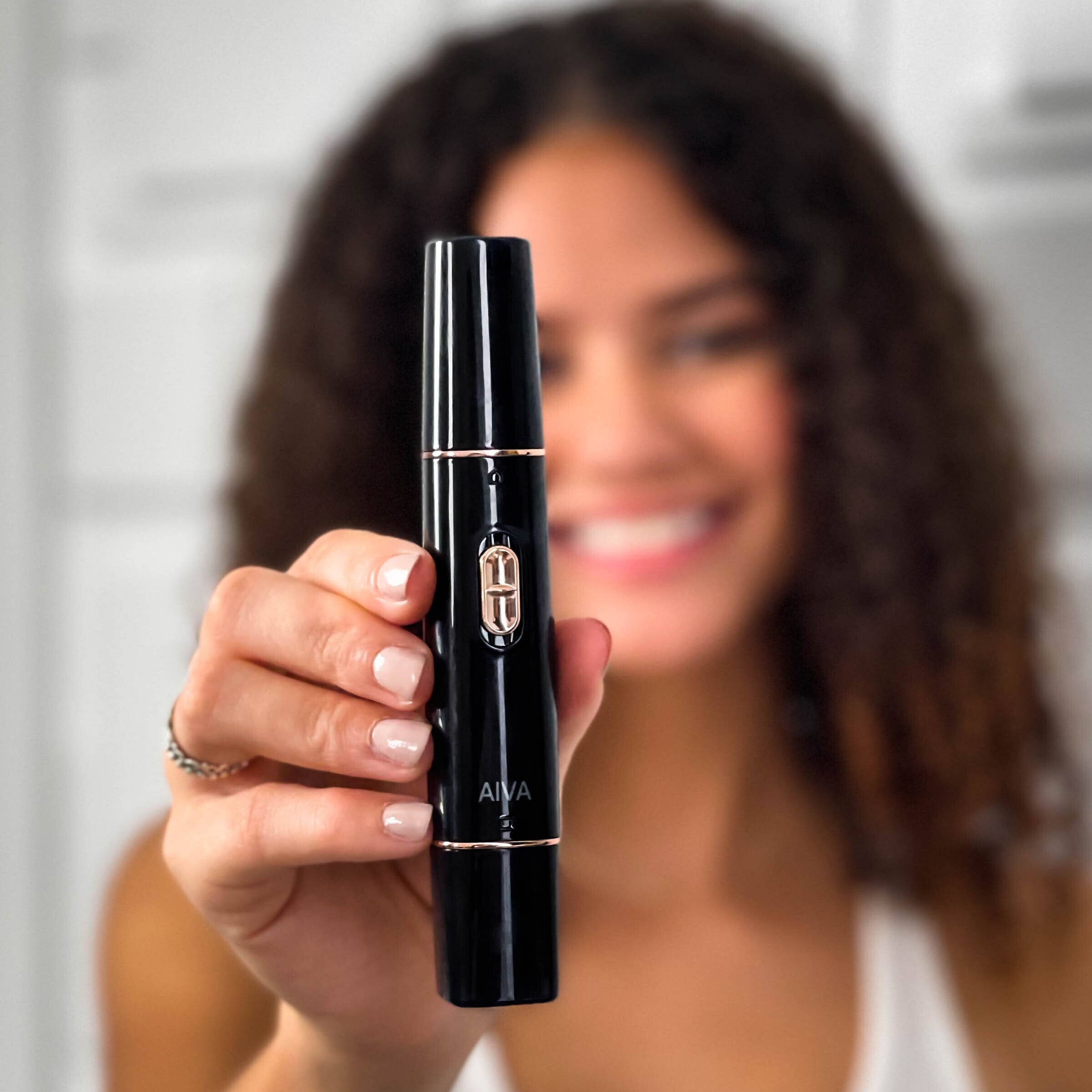 Spa Sciences - AIVA - The 2-in-1 Facial Hair Remover & Eyebrow Trimmer with Built-in LED Lights