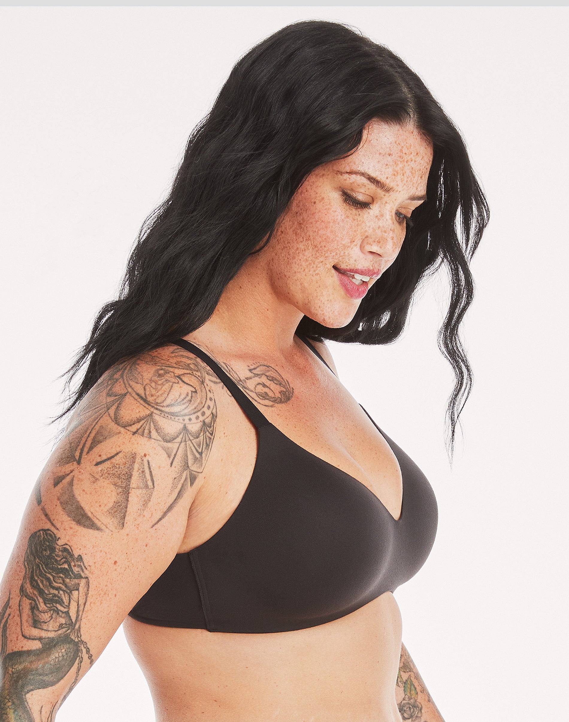 Hanes Womens No-Show Wireless Bra, Concealing Petals No-Show Bra with Convertible Straps, Sizes S-L+
