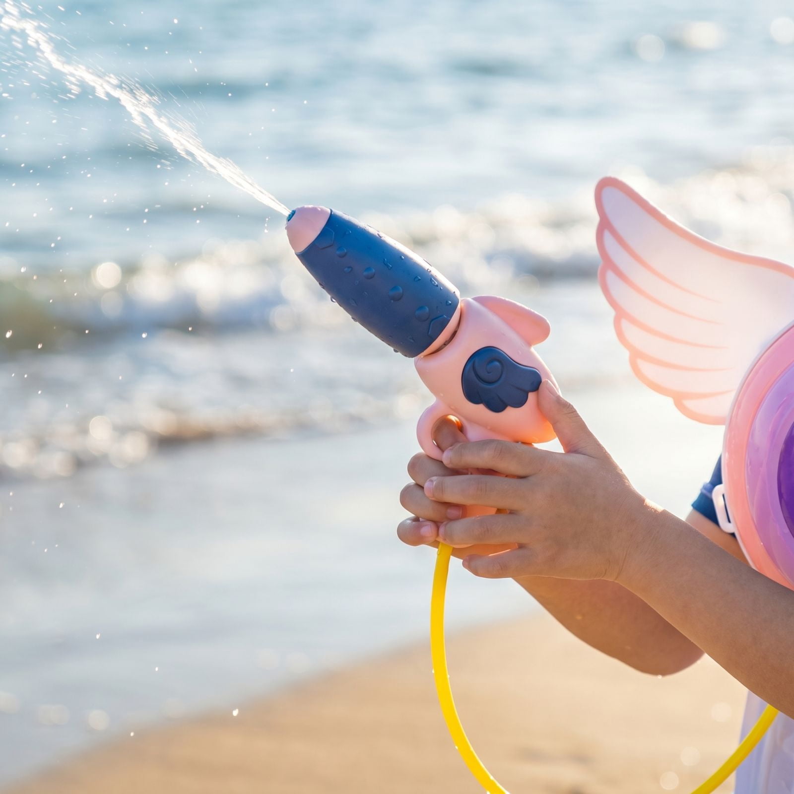 Children's Backpack Water Gun 2000ML Large Capacity Sprayer Toy with Green Star Wings Design for Outdoor Summer Play Kids 3-12 Years Beach Park Garden Fun