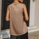 thumbnail image 4 of Camiseta sin mangas con cuello en V para mujer Color puro Acabado satinado Top sin mangas de satén de moda Color liso Caqui XXL, 4 of 6