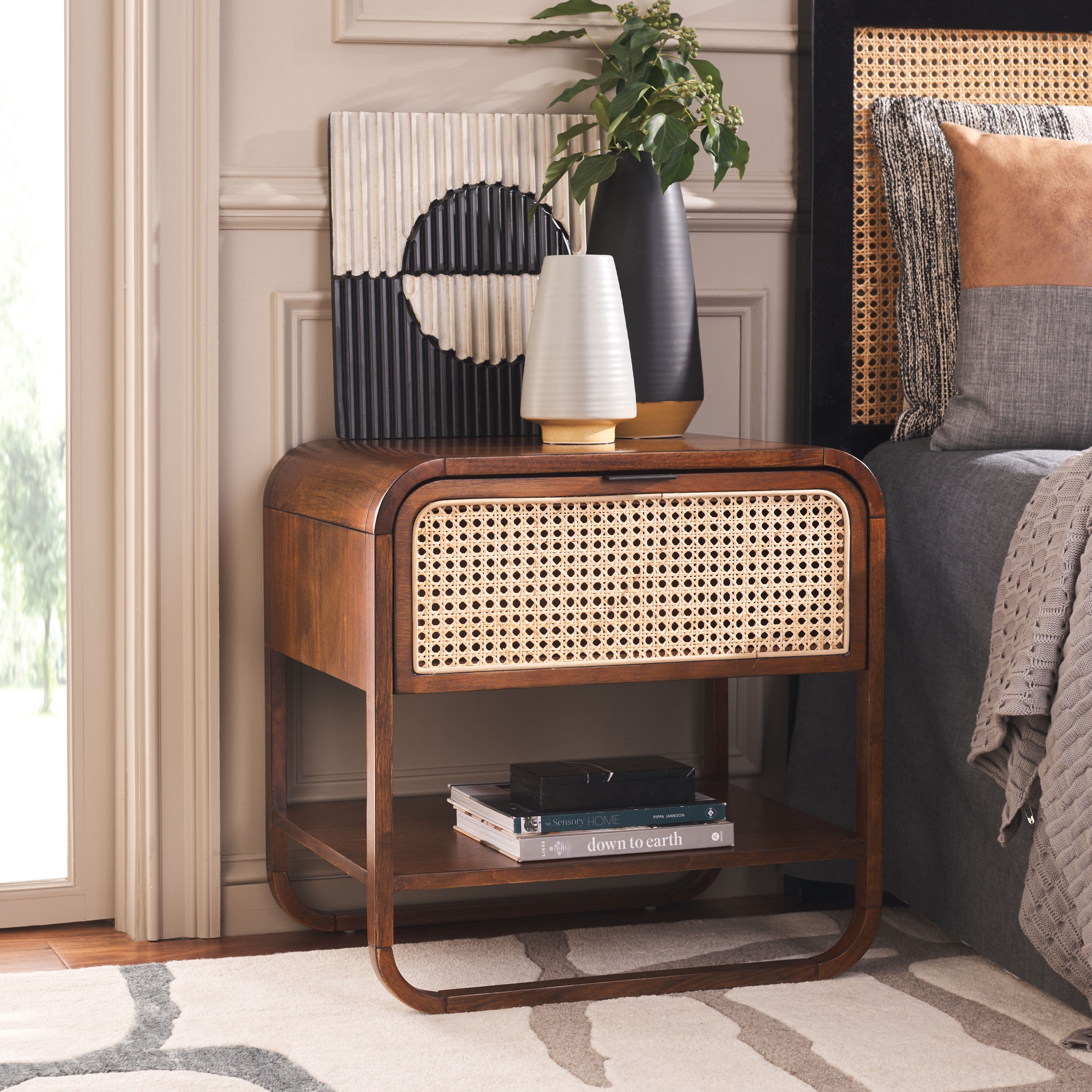 SAFAVIEH Yunis Contemporary 1 Drawer Nightstand,Walnut/Natural Rattan