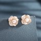 thumbnail image 3 of Pendientes de flores tridimensionales ENTASSER aguja de plata camelia de nácar con circonitas, 3 of 5