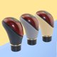 thumbnail image 5 of ADDHAT Pomo De Cambio Para En Cuero Artificial Y Madera De Durazno Elegante Y Fácil Instalación, 5 of 7