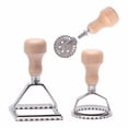 thumbnail image 1 of Master Feng Ravioli Tampon Maker avec Roue Roulante Ensemble Moule avec Poignée en Bois et Bord Cannelé Presse à Pâtes Accessoire de Cuisine (Mf-146), 1 of 4