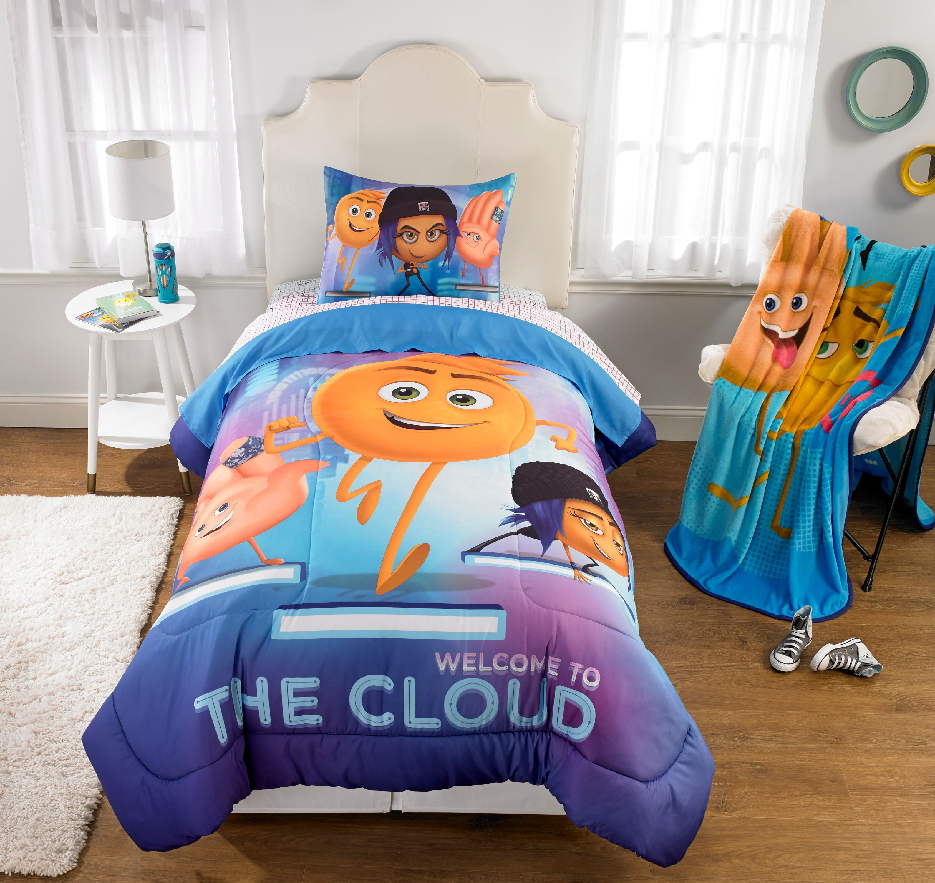 Emoji blankets top and pillows