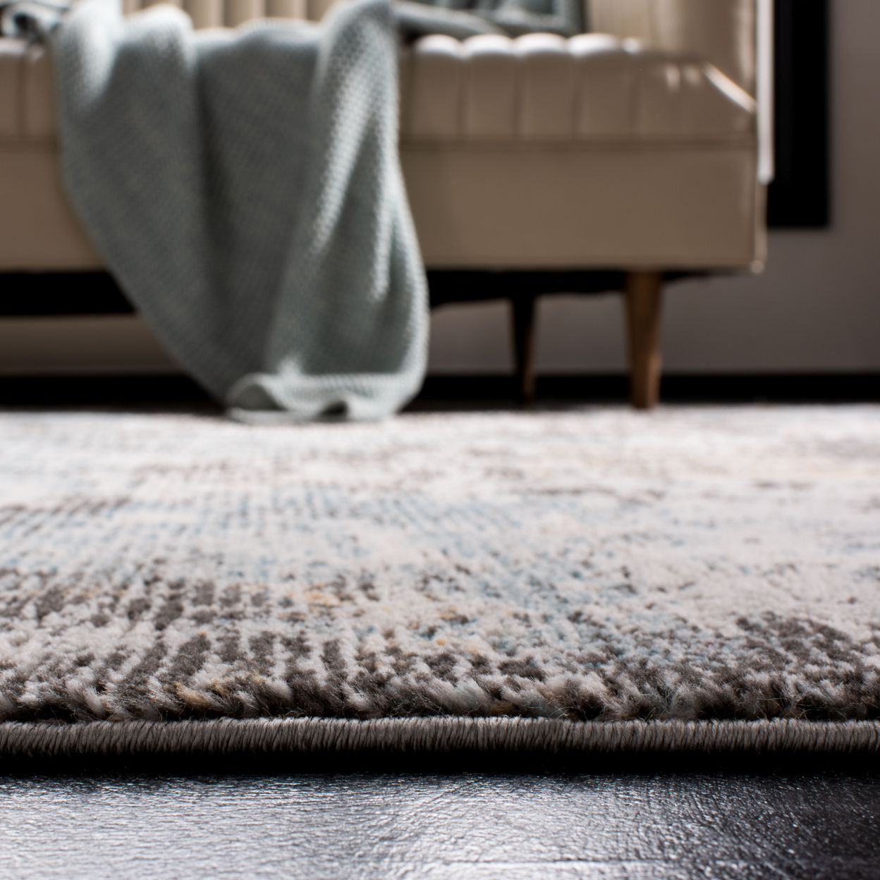 SAFAVIEH Shivan Aindreas Abstract Area Rug, Grey/Blue, 6'7" x 6'7" Square