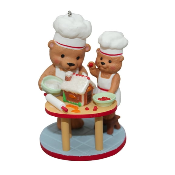 Hallmark Ornament 2013 Busy Bakers