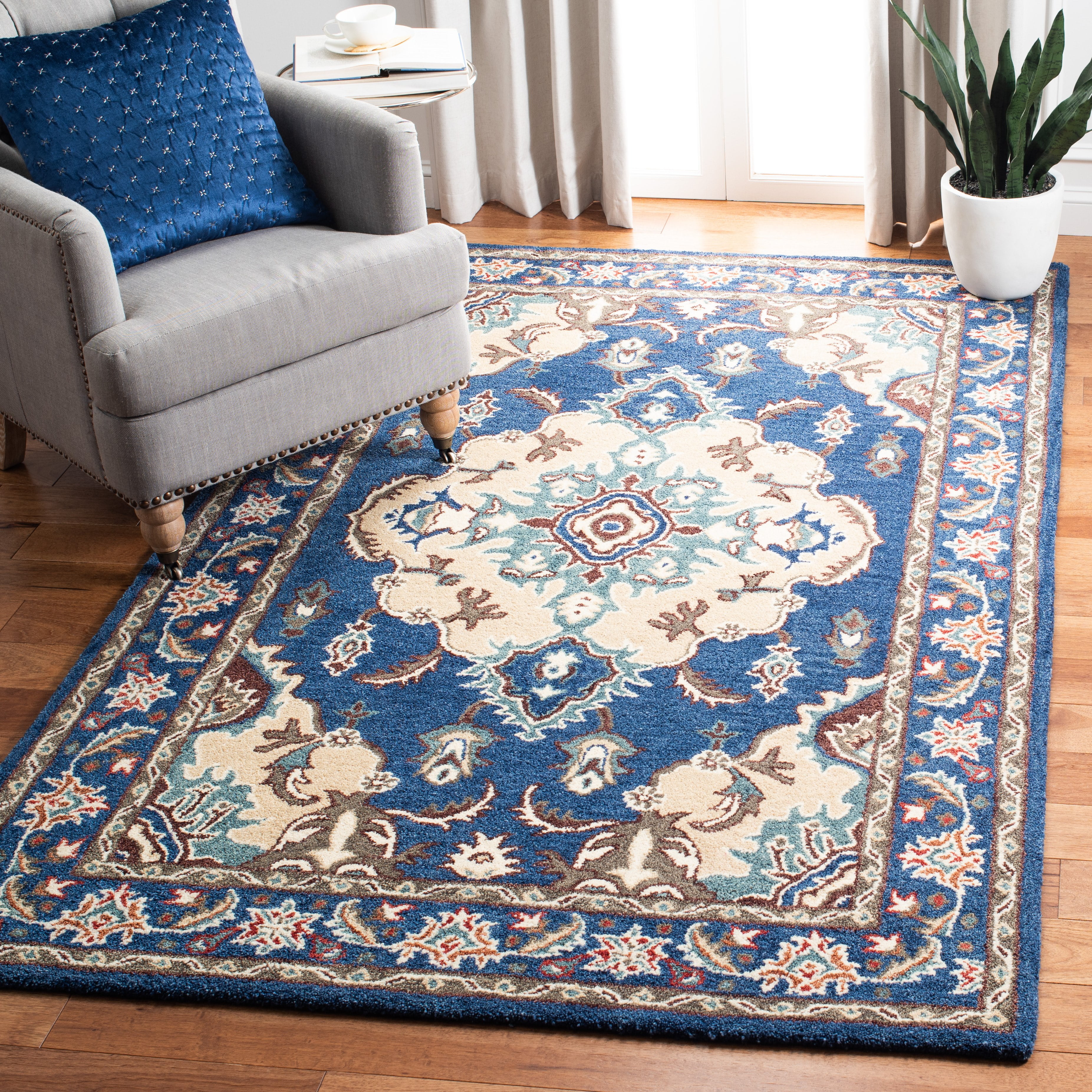 SAFAVIEH Antiquity Christopher Oriental Area Rug, Blue/Ivory, 4' x 6'