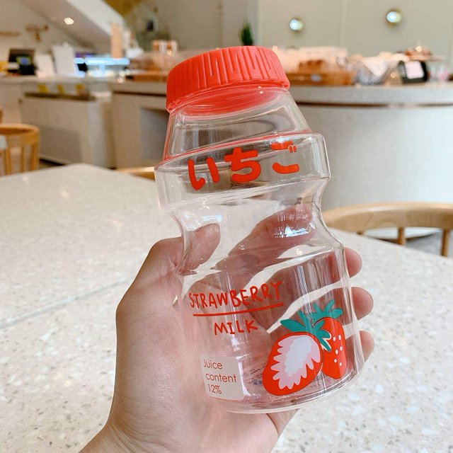 Botella de agua de plástico de viaje Linda botella de coctelera de cartón de leche Kawaii Botella de bebida en forma de botella para niños/niñas/vasos para adultos (480 ml) (fresa (transparente)) TUNC Sencillez
