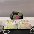 thumbnail image 5 of 2024 Nuevos bolsos cruzados de moda con perlas para mujer, bolsos con cadena de flores para mujer, bolsos versátiles de estilo coreano bordados, 5 of 5