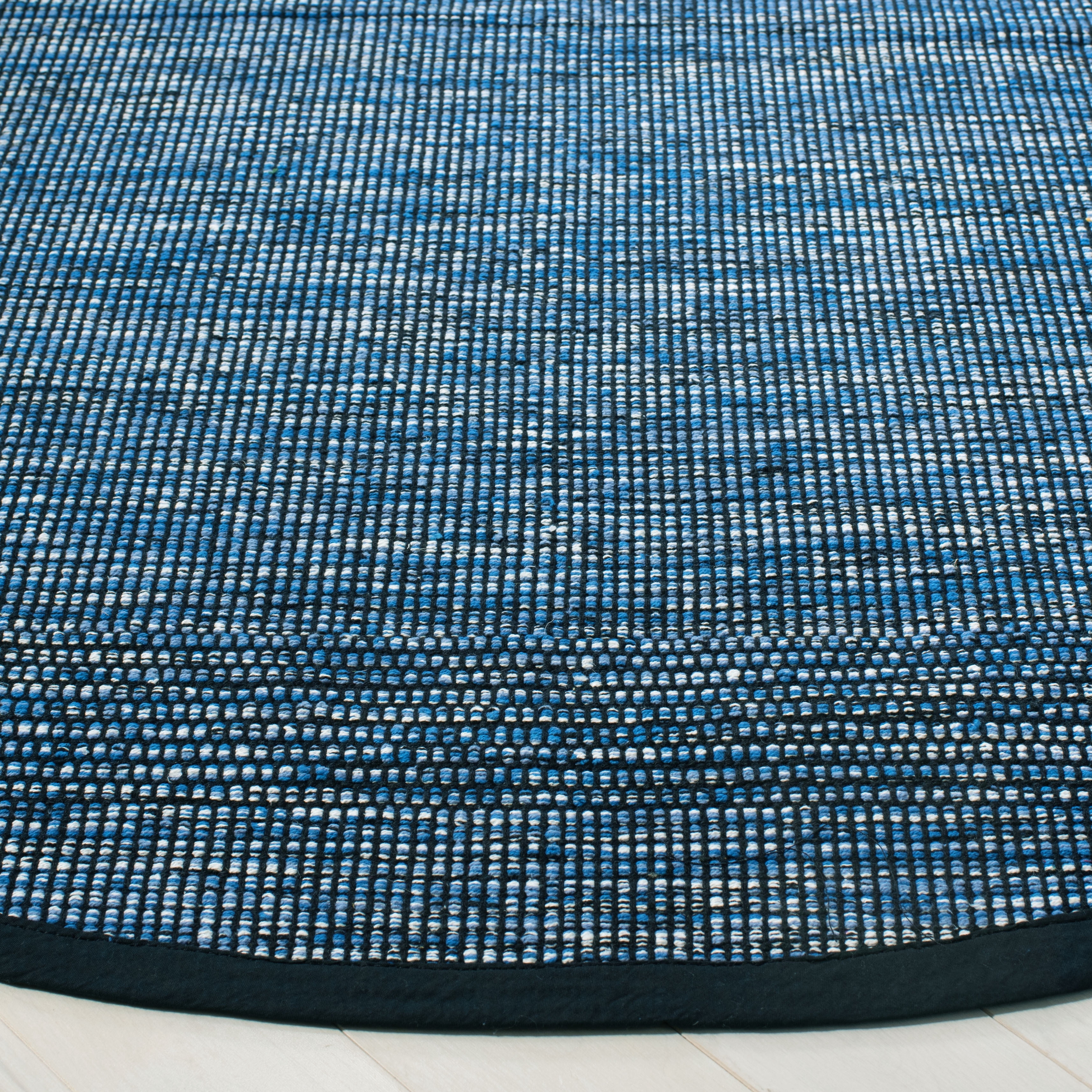 SAFAVIEH Montauk Kelsey Distressed Cotton Area Rug, Blue/Black, 6' x 6' Round