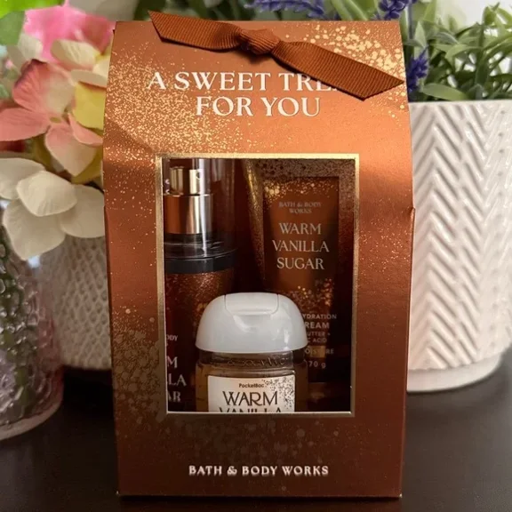 Bath & Body Works Warm Vanilla Sugar Mini 3pc Gift Bag Set - Fragrance Mist - Body Lotion and Hand Gel - Travel Size