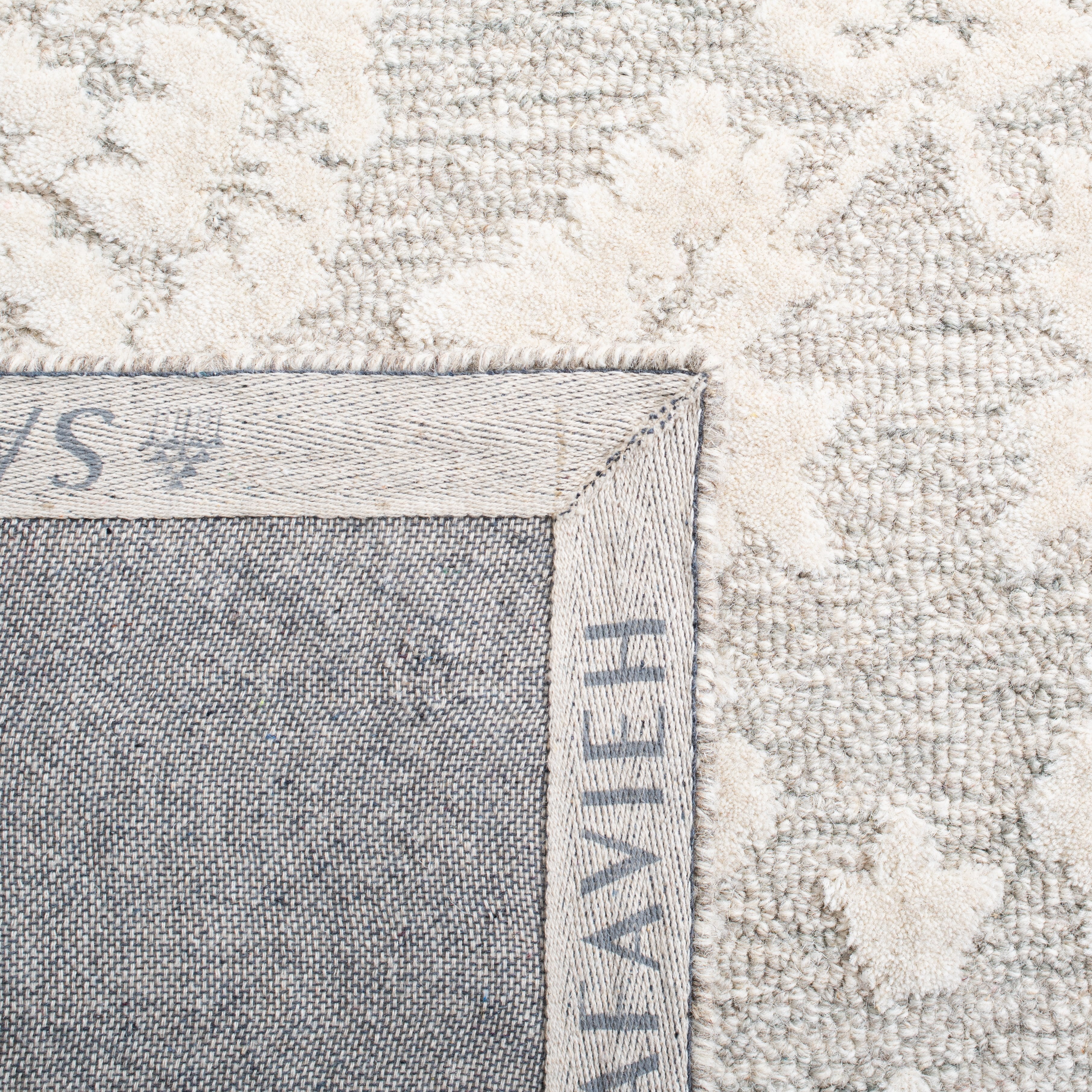 SAFAVIEH Glamour Cionadogh Floral Wool Area Rug, Beige/Ivory, 6' x 6' Square