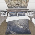thumbnail image 2 of Designart 'Sunshine Through Snowy Winterlandscape I' Funda nórdica de cabaña y refugio, 2 of 5