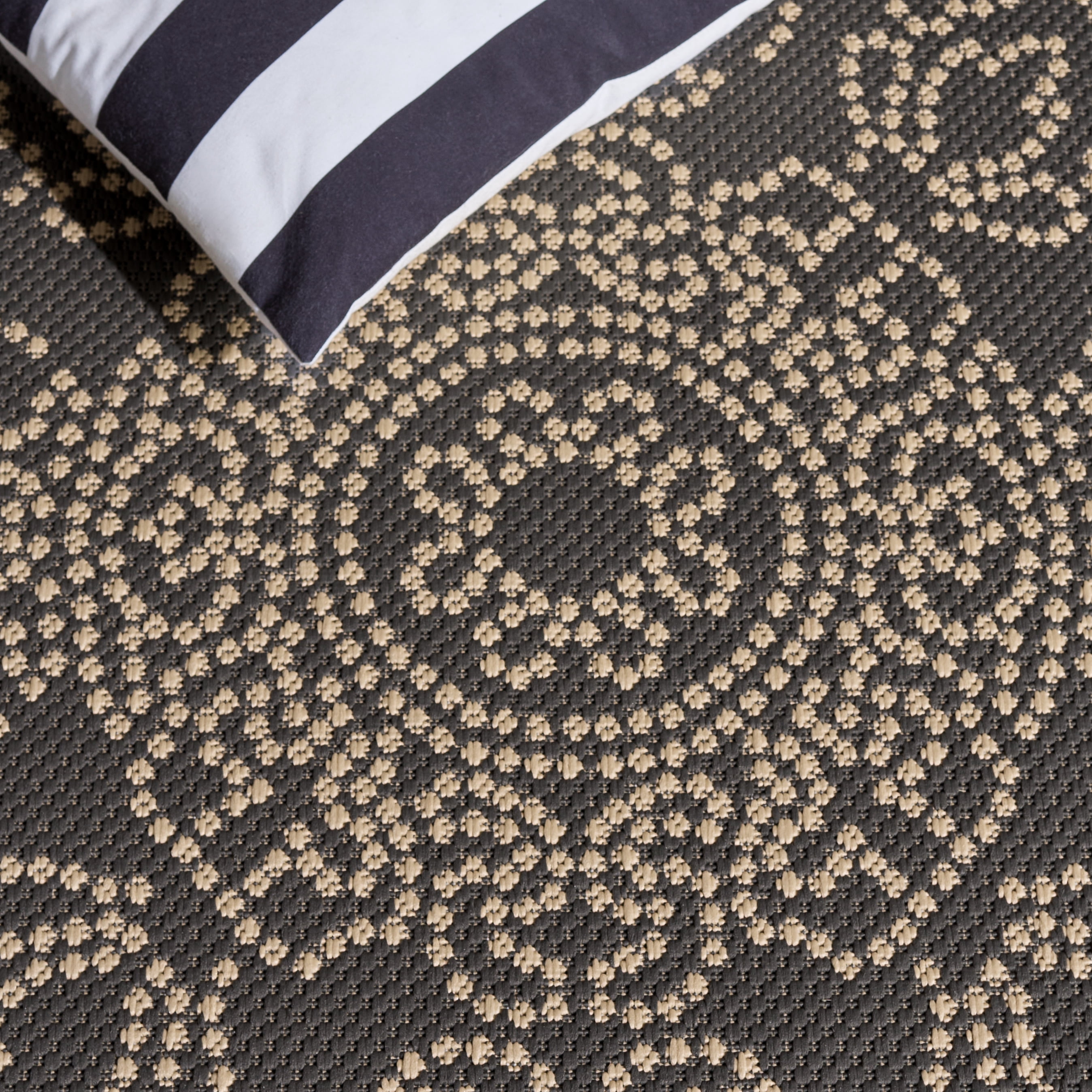 SAFAVIEH Courtyard Henrietta Medallion Indoor/Outdoor Area Rug, Anthracite/Beige, 8' x 11'