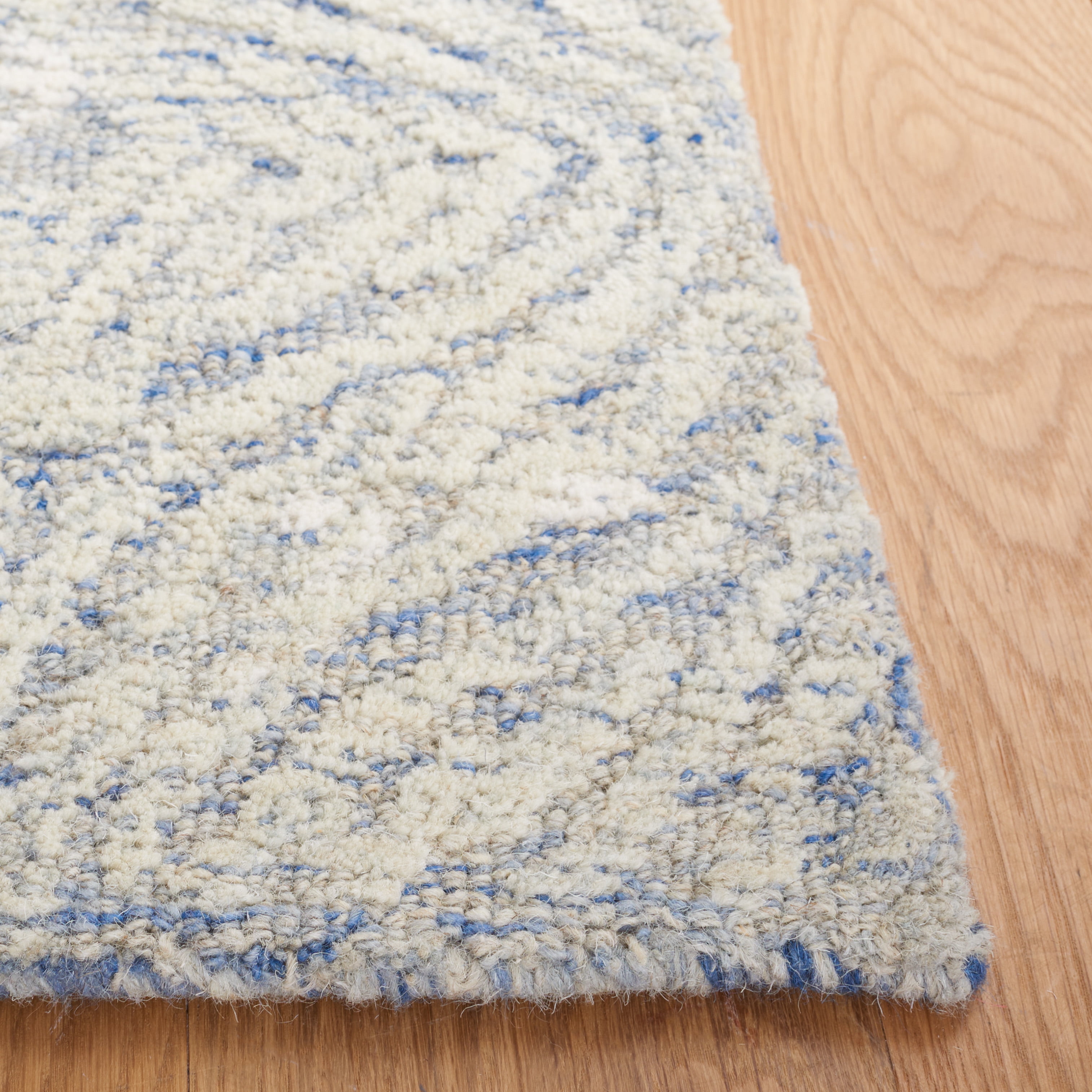 Safavieh Metro Saranna Medallion Area Rug, Blue/Ivory, 3' x 5'