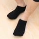 thumbnail image 3 of EeaseMX 4 pares de calcetines blanqueadores de pies con gel de spa, hidratantes y para el cuidado de la piel (negros), 3 of 7