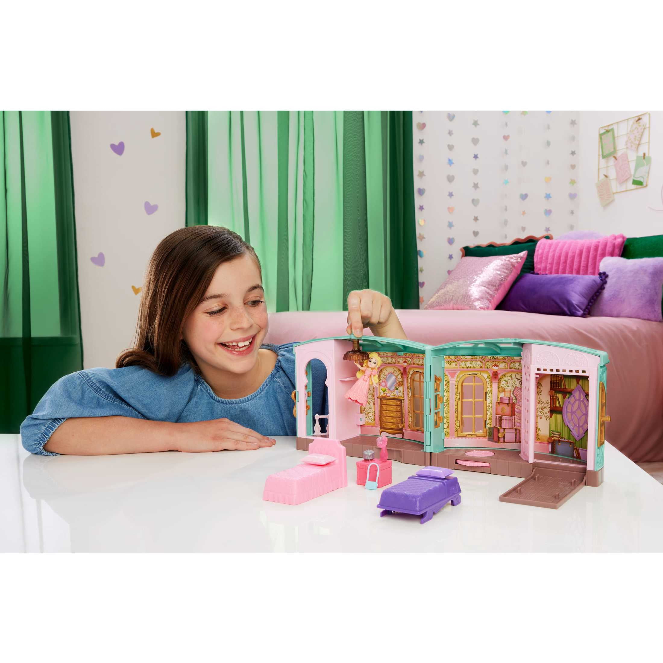 Universal Pictures' Wicked So Popular Dorm Small Doll Playset with 3 Play Spaces & 10 Total Pieces