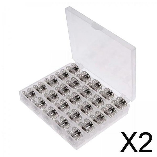 2x 25x bobinas carretes organizador de bobinas caja de carrete caja transparente almacenamiento portacarretes para máquina de coser con estuche de bob 2 piezas Vista 3/4 de caja transparente abierta con 25 bobinas metálicas en cuadrícula 5x5; estuche de polipropileno claro con cierre superior, dimensiones 12 x 9 x 2.5 cm, ligero y portátil, compatible con la mayoría de máquinas de coser. También sirve para guardar pequeños repuestos de costura al viajar.