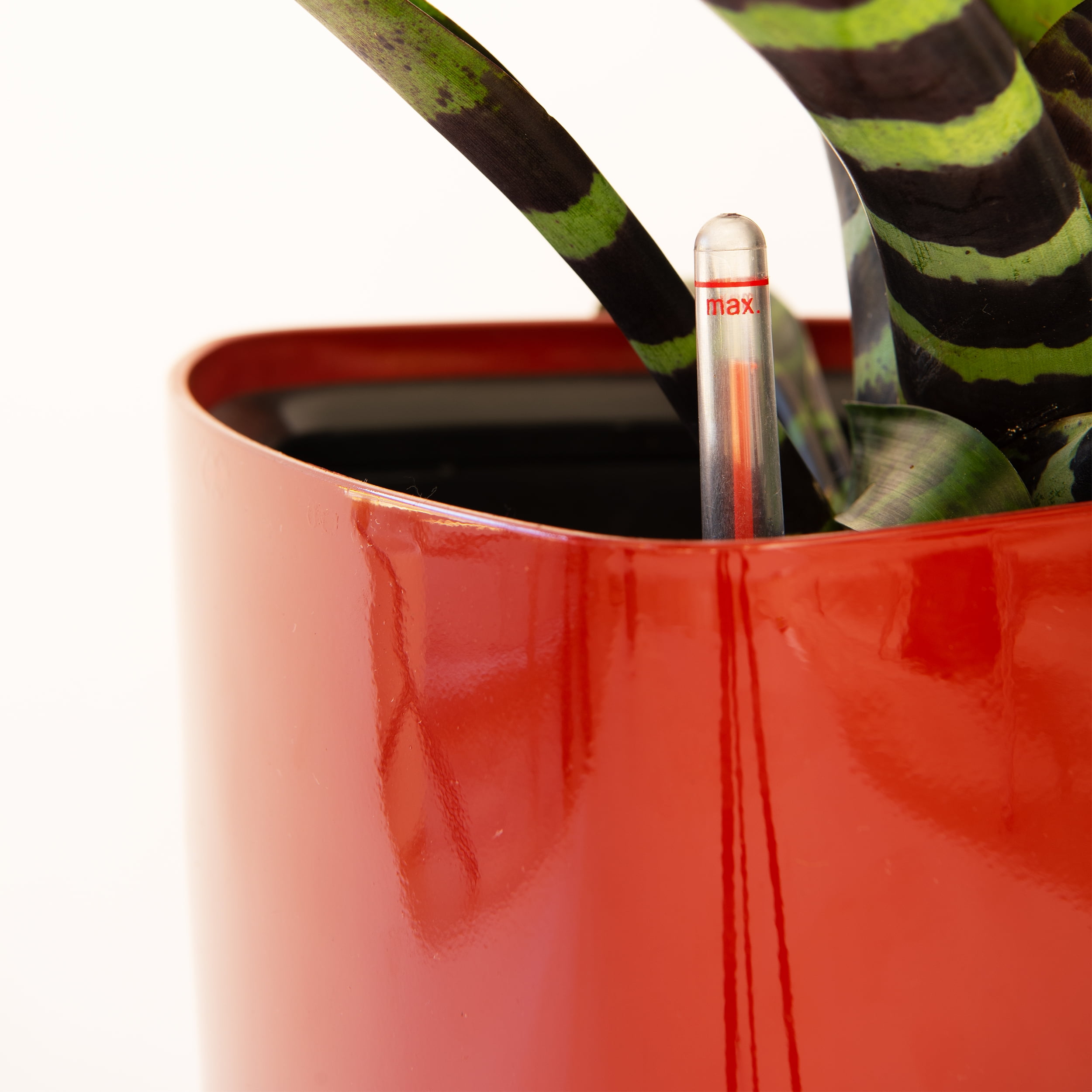 XBrand 22.4" H Red Plastic Self Watering Indoor Outdoor Triangle Planter Pot w/Glossy Finish, Tall Decorative Gardening Pot, Home Décor Accent