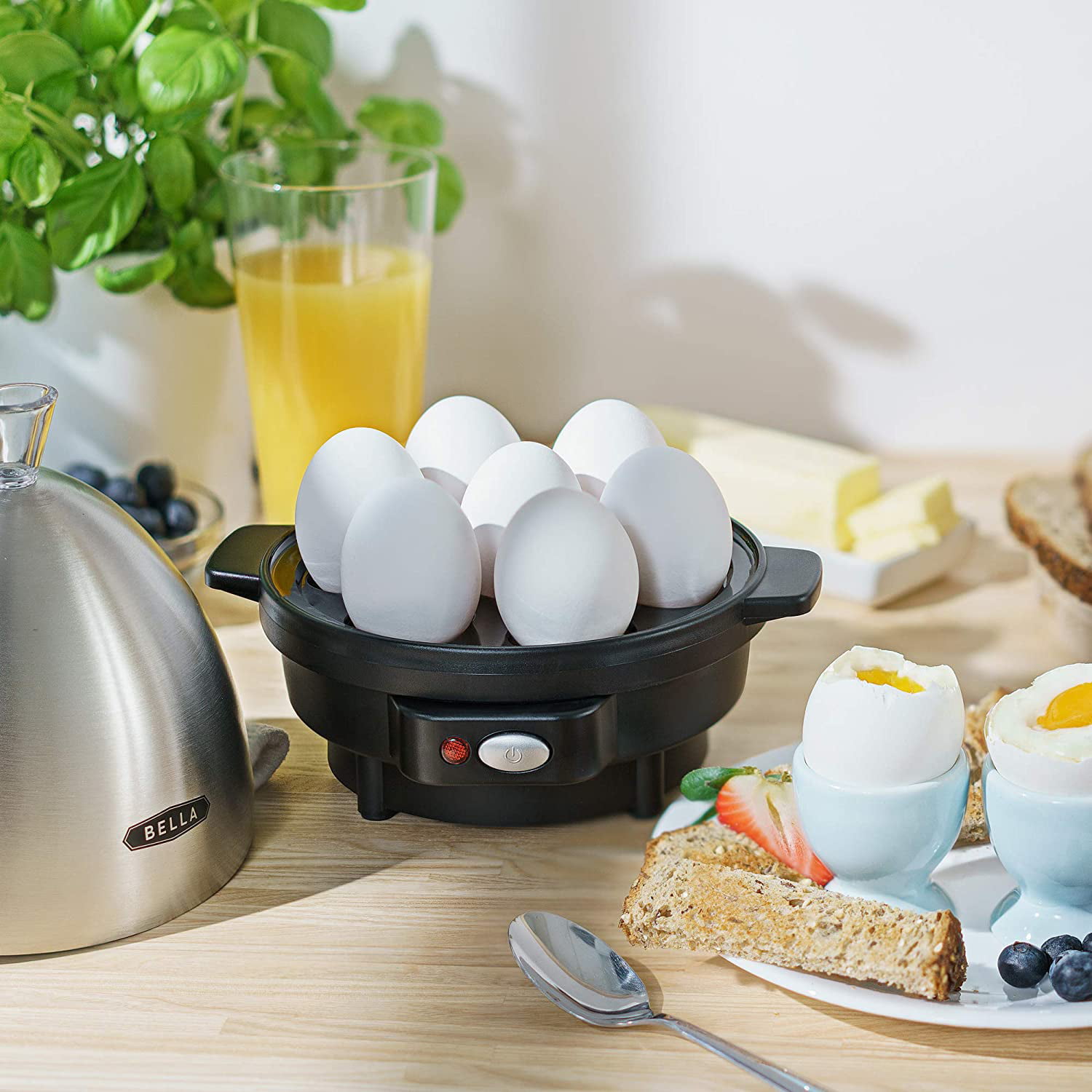  BELLA Rapid Electric Egg Cooker and Poacher with Auto Shut Off  for Omelet, Soft, Medium and Hard Boiled Eggs - 7 Egg Capacity Tray, Single  Stack, White: Home & Kitchen