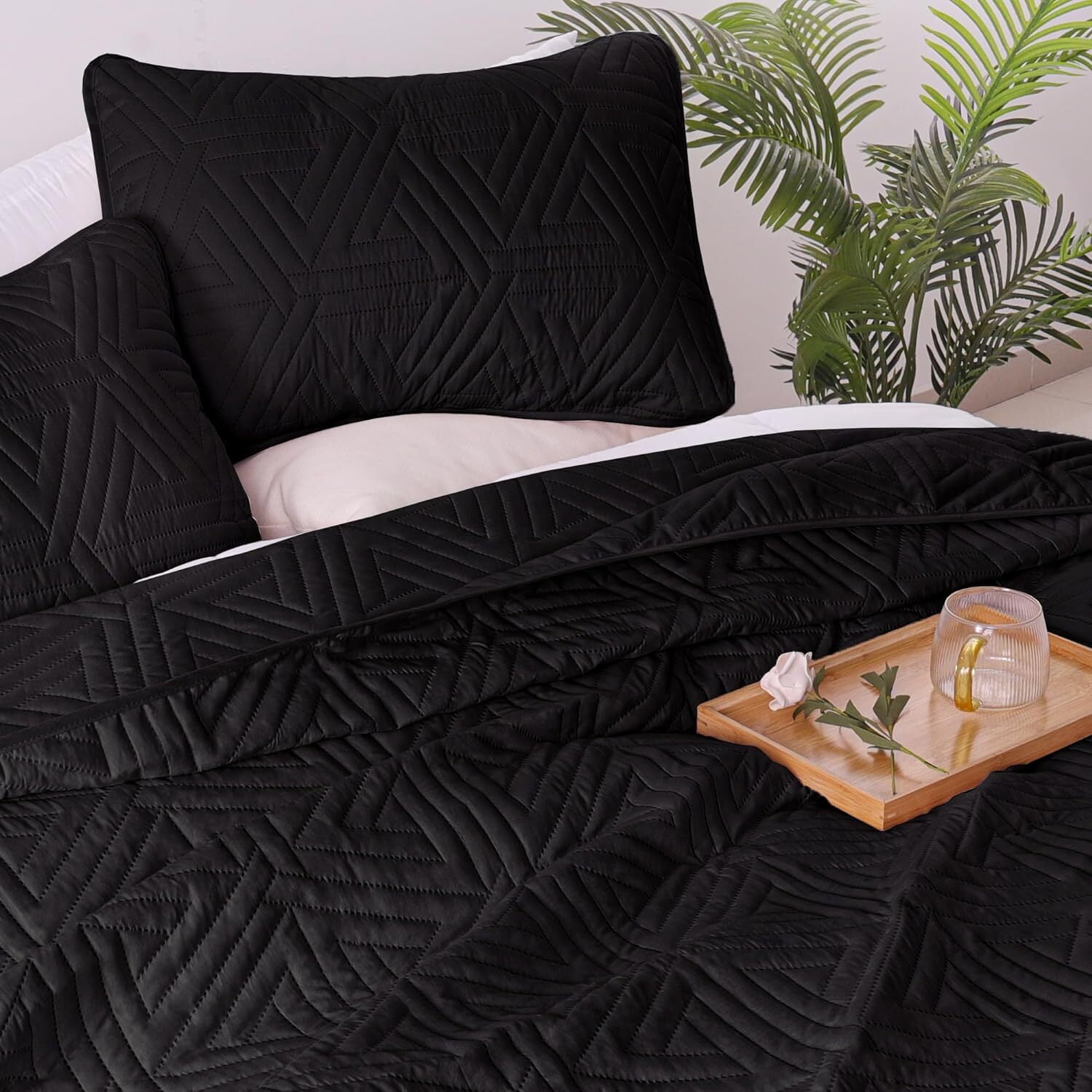 Whale Flotilla 3-Piece King Size Quilt Set for All Season, Classic Geometric Pattern Bedding Set with 2 Pillow Shams, Soft and Lightweight, Black
