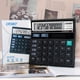 thumbnail image 1 of Calculadora de batería de 12 dígitos | Portátil, material ABS negro | Botones grandes para estudio, negocios, oficina, estudiantes, profesionales | Diseño delgado y ligero | 13x13 cm | 1 unidad, 1 of 6