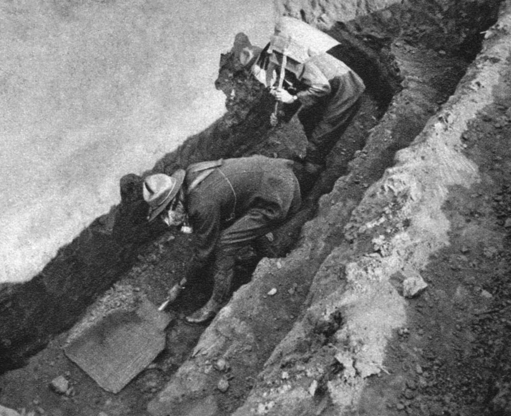 World War I Gas Warfare Namerican Soldiers Using Gas Flappers To Fan