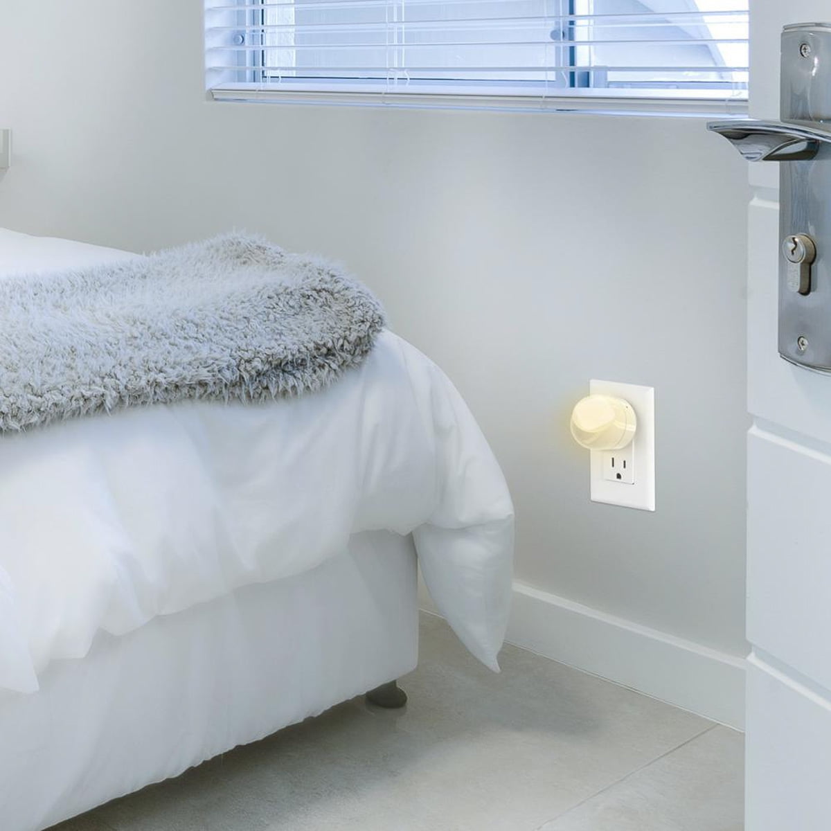 Globe Electric Automatic LED Night Light, 4 Pack