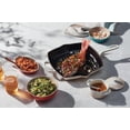 thumbnail image 2 of Parrilla Cuadrada Le Creuset Hierro Fundido Esmaltado Ostra 10.25 Pulgadas, 2 of 8