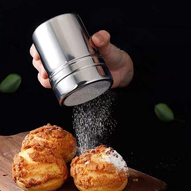 Muyoka Atopoler - Batidor de chocolate de acero inoxidable con 16 plantillas de café, juego de polvo de chispas de café, tamiz de malla de café duradero para azúcar, harina de cacao Muyoka Hogar