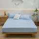 thumbnail image 5 of Sábana bajera ajustable de color liso | Protector de colchón de poliéster impermeable y anticenizas | Tamaño grande 200 x 180 cm | Suave y transpirable para cama doble tamaño queen, 5 of 6