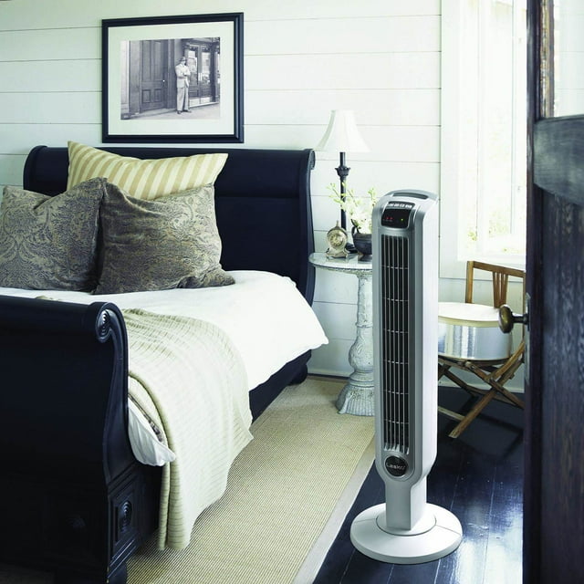 Lasko Ventilateur Tour Oscillant Programmable Silencieux 36 Pouces 3 Vitesses avec Télécommande, Blanc