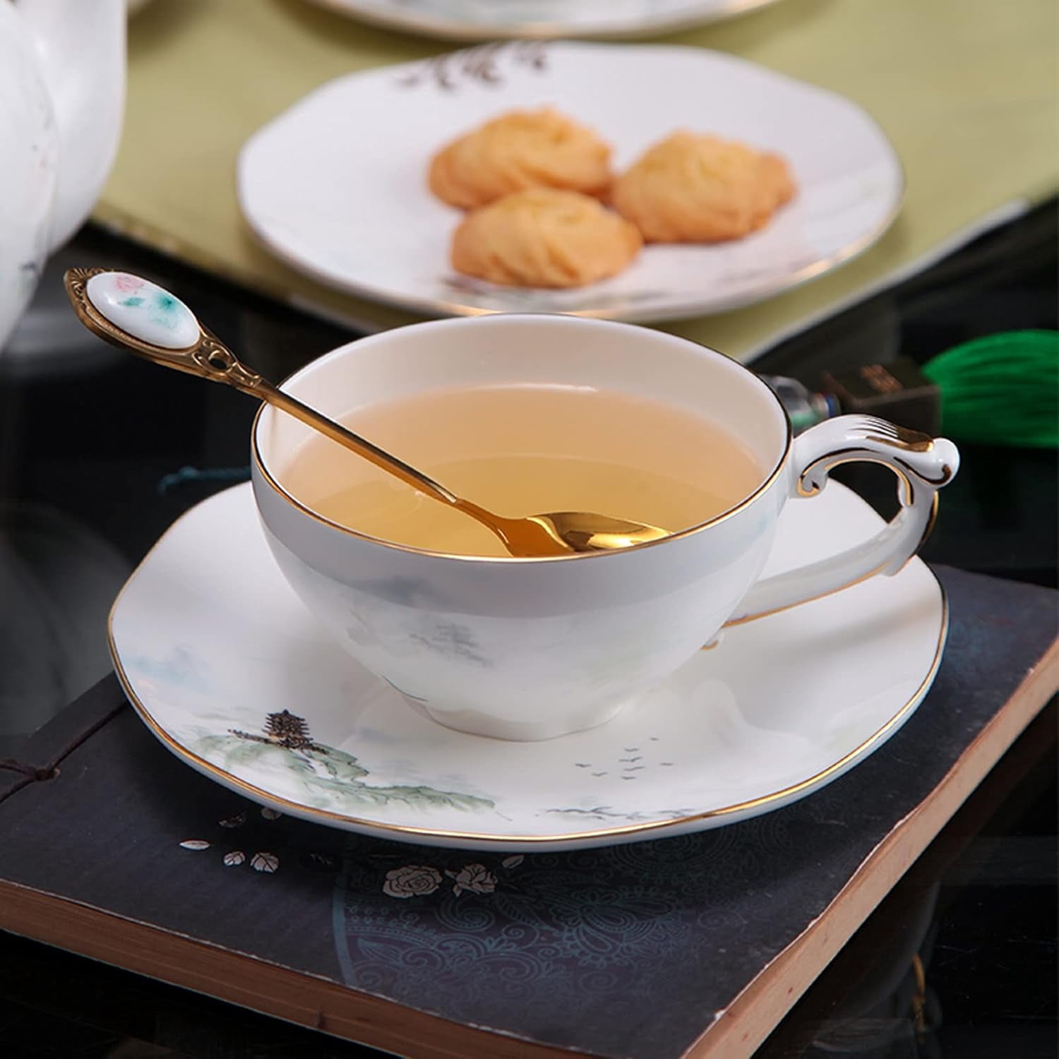 Espresso Cups Set Light Luxury Bone China Glaze Medium Coffee Cup and Saucer Set Creative Home Afternoon Flower Tea Cup Spoon